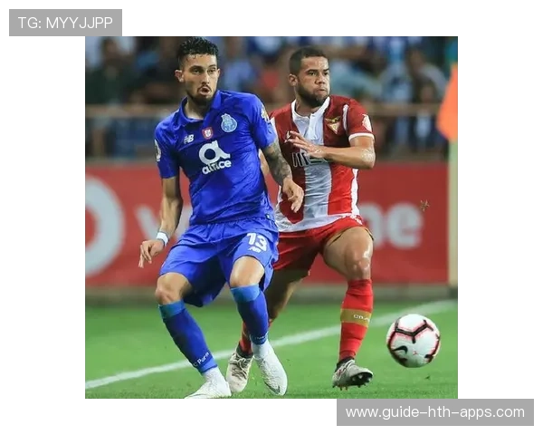 波尔图中场拦截成功，反击一脚直塞造险，波尔图对阵